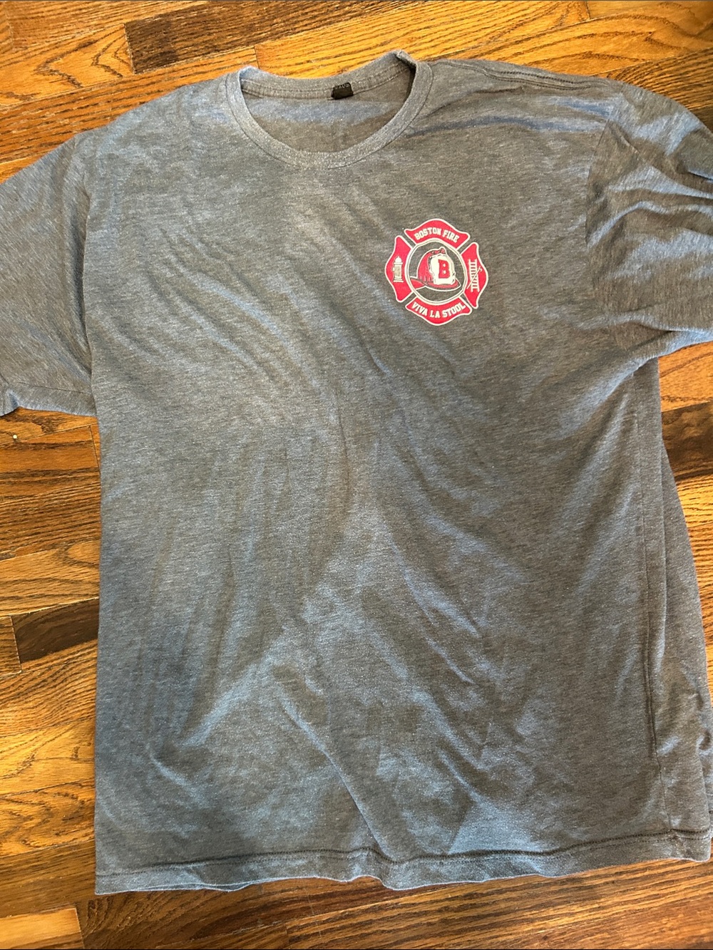 Men's Gray Short-Sleeve Crewneck T-Shirt with Red Chest Emblem